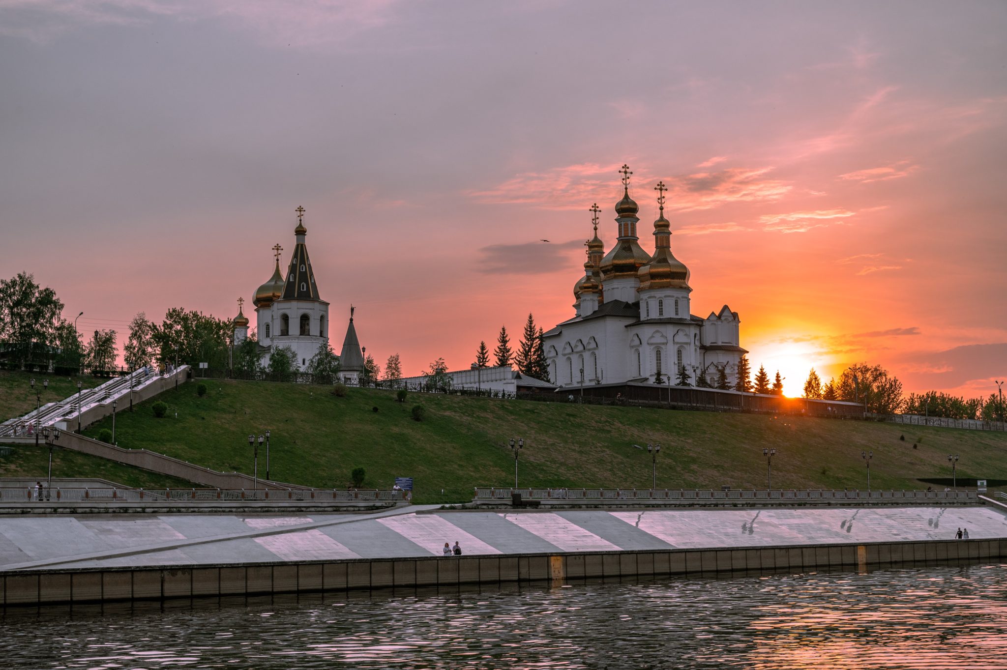 Тюмень на 14 дней. Владимир набережная. Набережная Тюмень фото. Набережная Тюмень днем. Река в Тюмени на набережной.